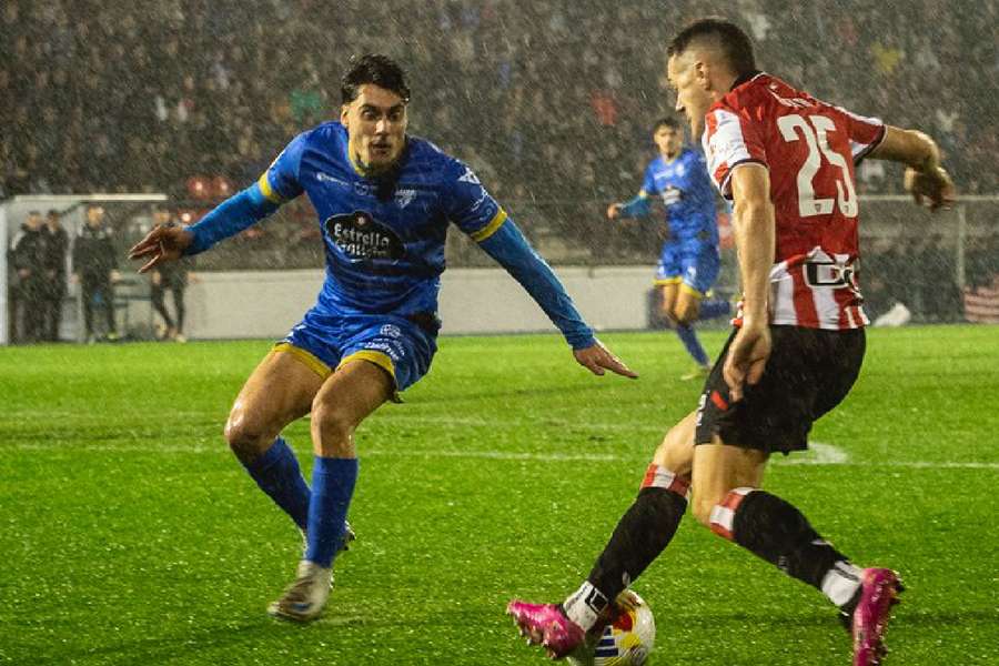 La lluvia, protagonista del Ourense-Athletic La lluvia, protagonista del Ourense-Athletic