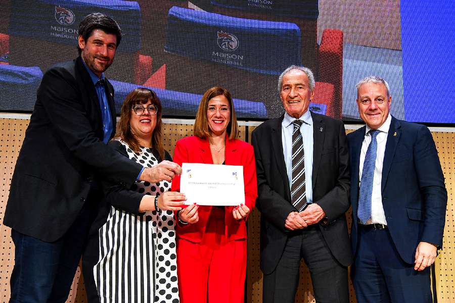 A delegação espanhola com a designação de anfitriã do Campeonato do Mundo Feminino de 2029