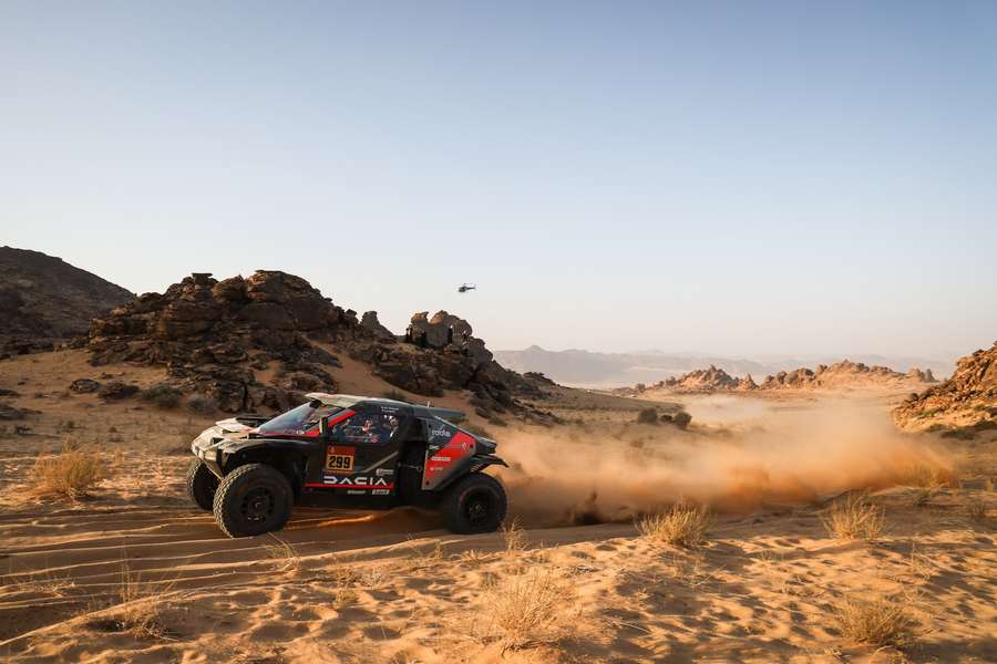 Pilotul qatarez Nasser Al-Attiyah, lider în clasamentul general al Raliului Dakar după victoria obținută vineri, 9 ianuarie
