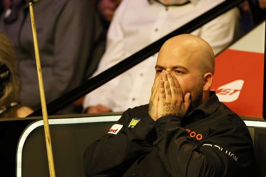 Luca Brecel ist am ersten Tag der Snooker-WM in Sheffield gescheitert.