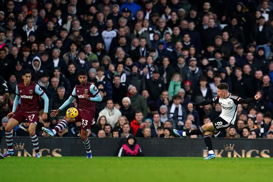 Feisty Fulham thrash West Ham at first-half Craven Cottage blitz