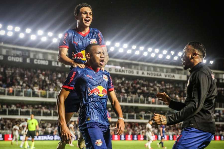 O Bragantino emendou a sua segunda vitória seguida no Brasileirão