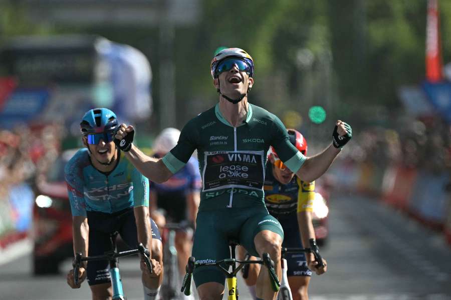 Wout van Aert wygrywa skrócony 15. etap wyścigu Vuelta a Espana w ekstremalnym upale