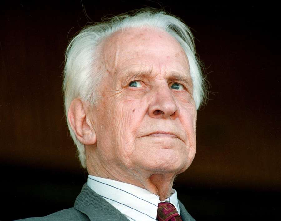 Plánicka, mesmo aos noventa anos, continuava indo aos jogos da amada Slavia.