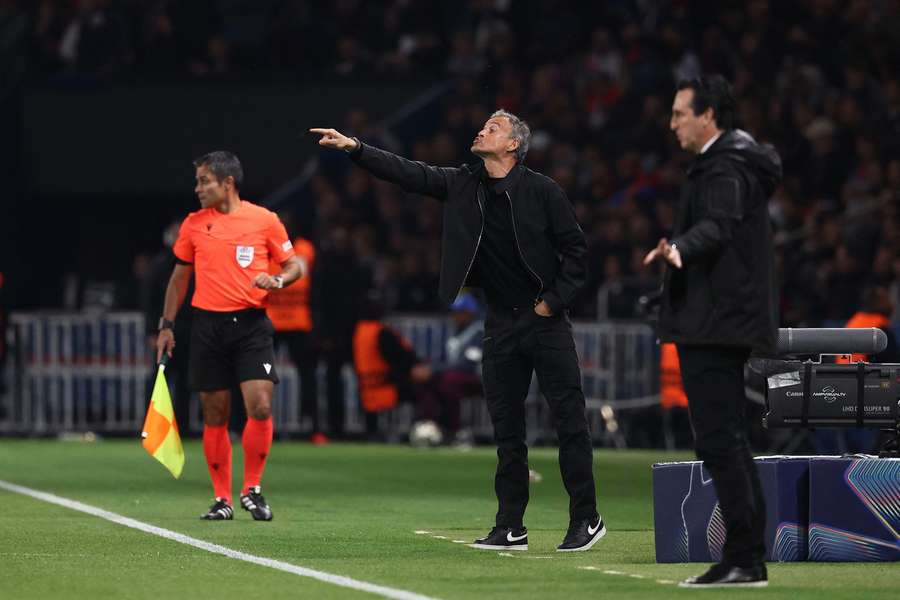 Luis Enrique dans sa zone technique mercredi.