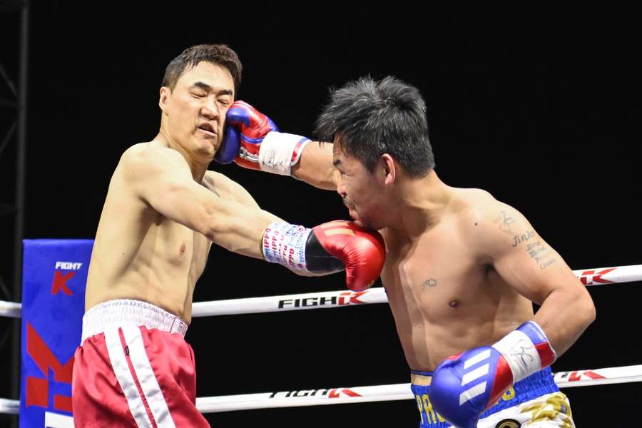 Pacquiao (R) lands one on D.K. Yoo in Goyang, South Korea on Sunday