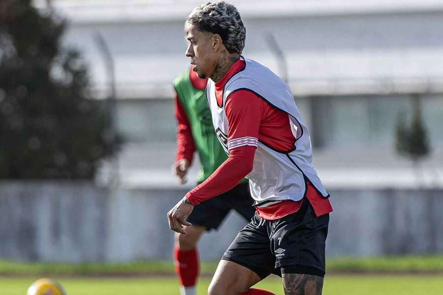 Matheusinho fez apenas 108 minutos pelo Santa Clara