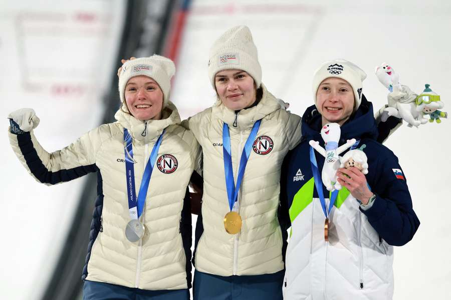 Medailistky ze skoku na lyžích. Medailistky ze skoku na lyžích.