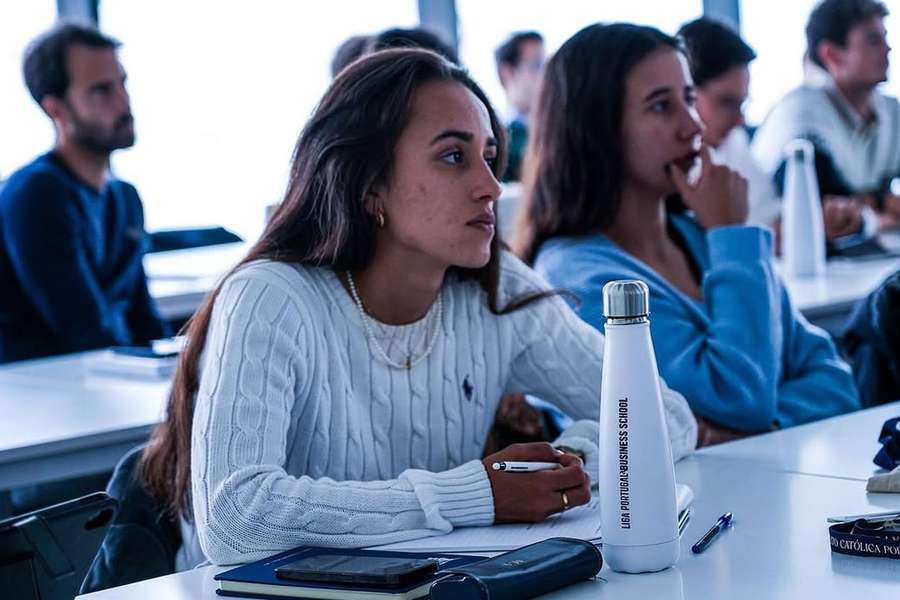 Maria Gaspar numa aula da Pós-Graduação em Organização e Gestão no Futebol Profissional