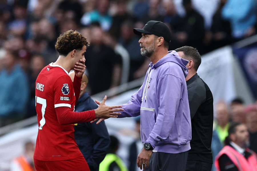 Jurgen Klopp reacts during Liverpool's defeat to Tottenham