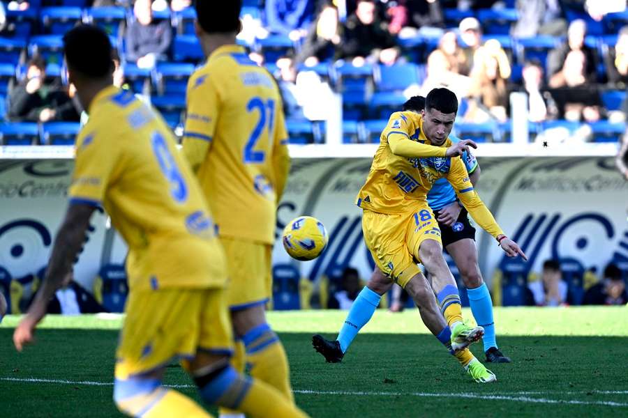 Cagliari pokonane na Stadio Benito Stirpe, wciąż trudna sytuacja drużyny Wieteski