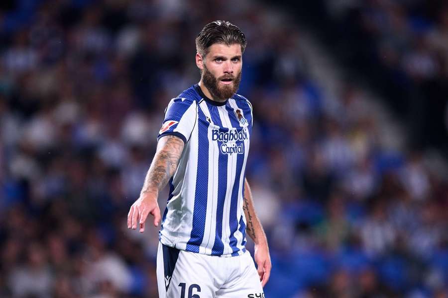 Čaleta-Car hrál v minulé sezoně za Real Sociedad.