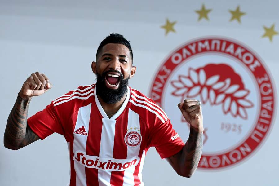 Rodinei assinou com o Olympiacos até junho de 2025