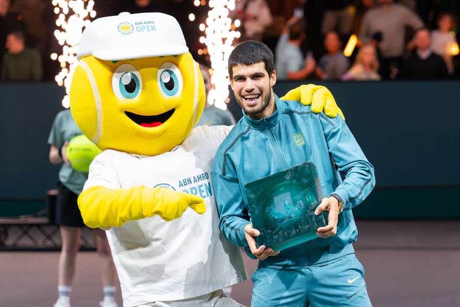 Carlos Alcaraz va tras los pasos de Rafa Nadal Carlos Alcaraz va tras los pasos de Rafa Nadal