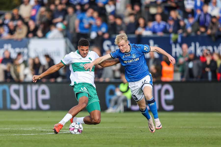 Anosike Ementa and Lauge Sandgrav battle for the ball