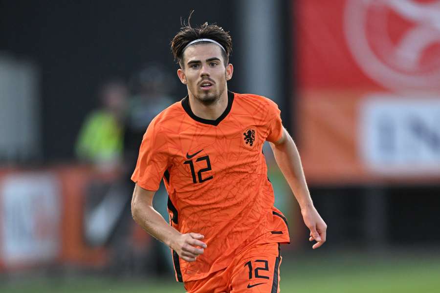 Jong Oranje-verdediger Denso Kasius vertrekt op huurbasis naar Rapid Wien