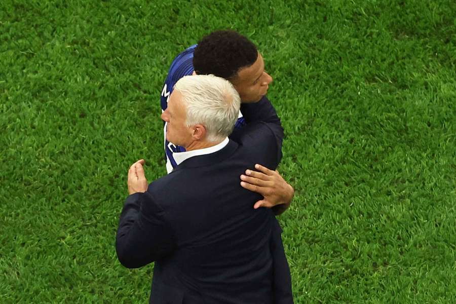 Kylian Mbappé e Didier Deschamps Kylian Mbappé e Didier Deschamps