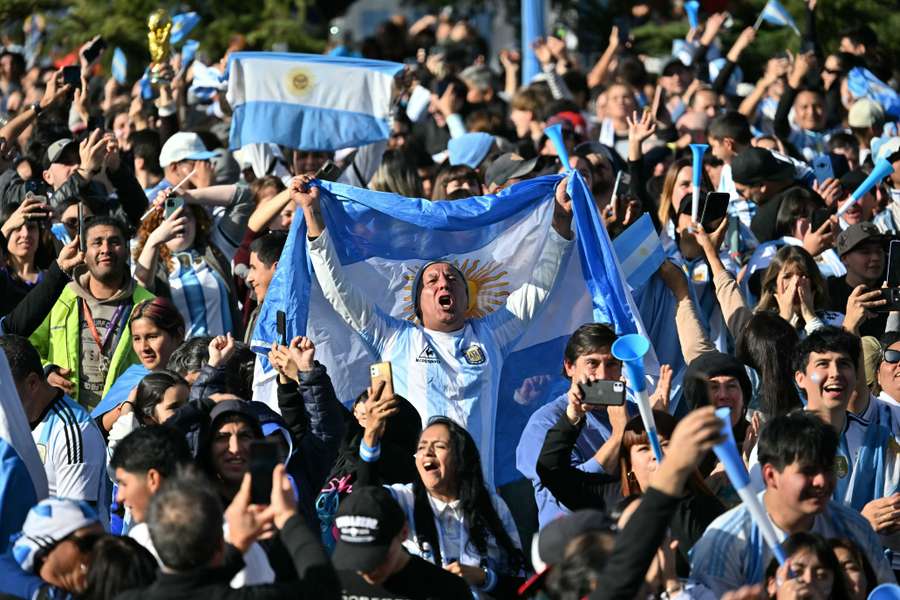 Eksplozja radości w Argentynie po zwycięstwie nad Egiptem. "Myśleliśmy, że przegramy" Eksplozja radości w Argentynie po zwycięstwie nad Egiptem. "Myśleliśmy, że przegramy"