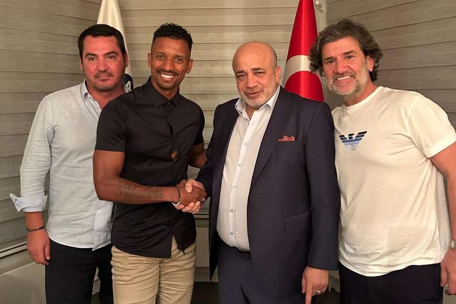 Oficial: Nani é reforço do Adana Demirspor