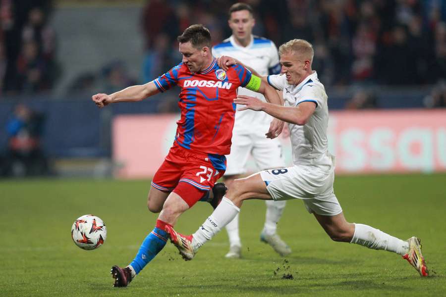 Lukas Kalvach vies for the ball with Lazio's Danish forward Gustav Isaksen