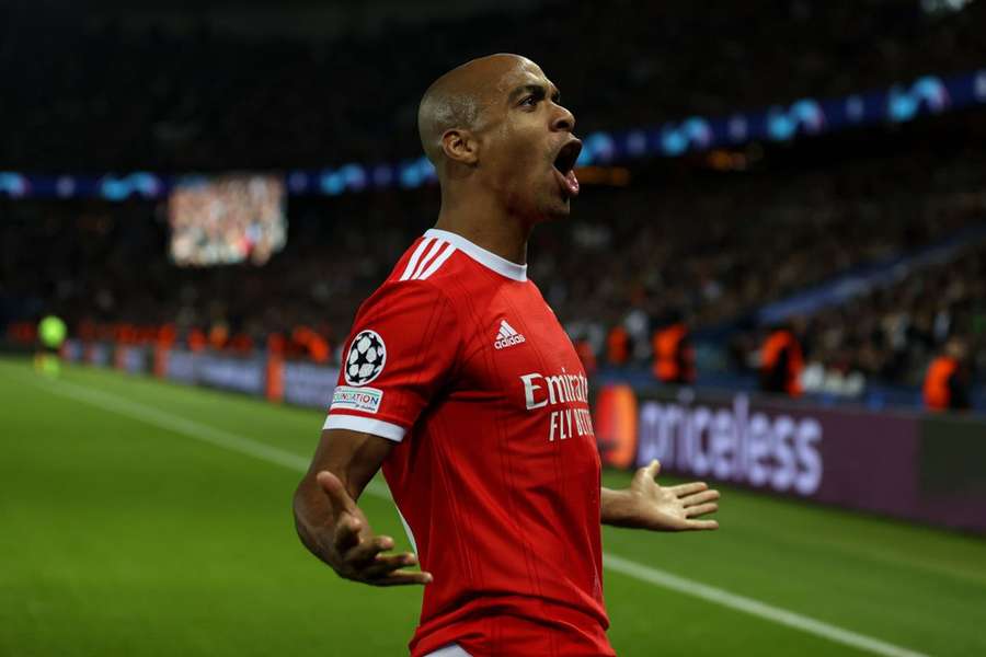 João Mário tem contrato com o Benfica até 2026