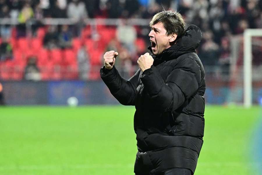 Další červená Hradce? Rozhodla zápas, byl to zkrat, zlobil se Horejš. Trousil zářil štěstím Další červená Hradce? Rozhodla zápas, byl to zkrat, zlobil se Horejš. Trousil zářil štěstím