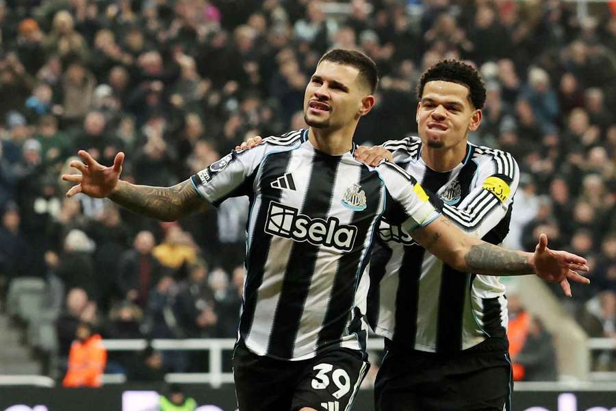 Newcastle captain Guimaraes home in Brazil for injury treatment