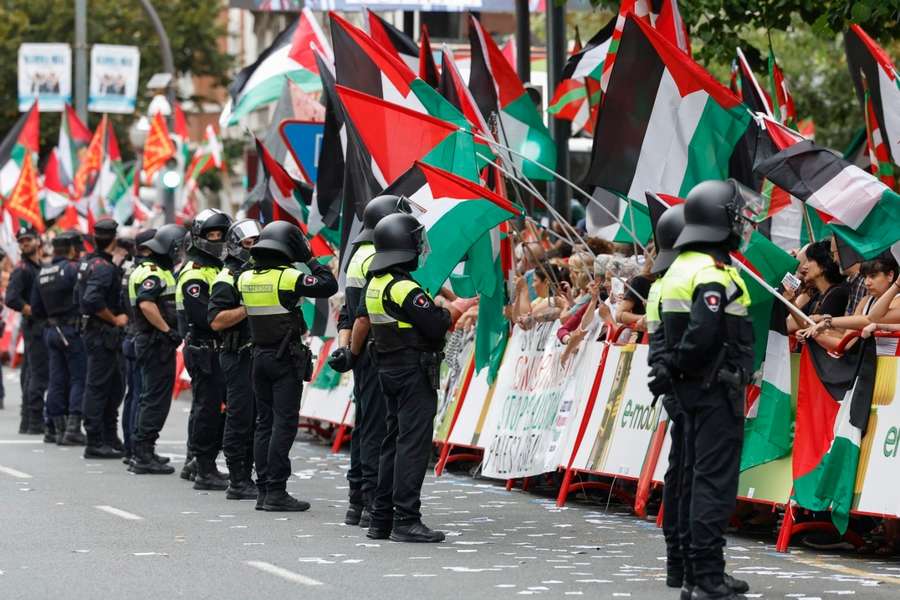 Radicales propalestinos en la meta de Bilbao