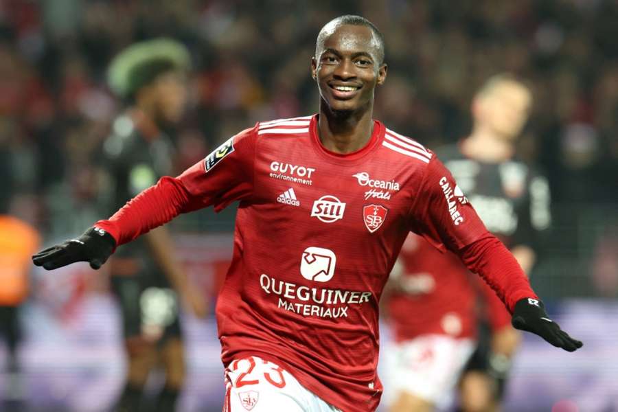 Kamory Doumbia nastřílel Lorientu čtyři góly v rozmezí 22. a 47. minuty. 