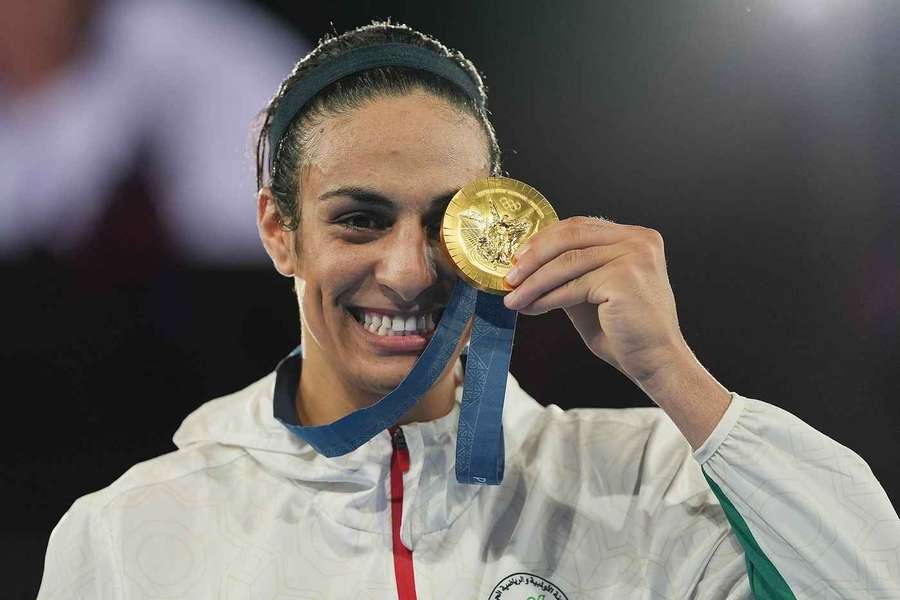 Imane Khelif mit ihrer Goldmedaille