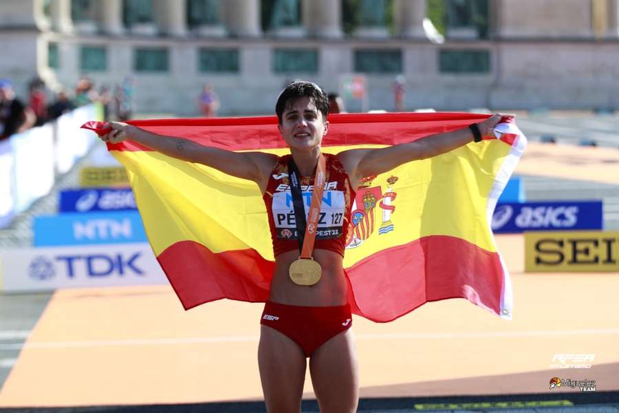 María Pérez celebra su victoria en Budapest 
