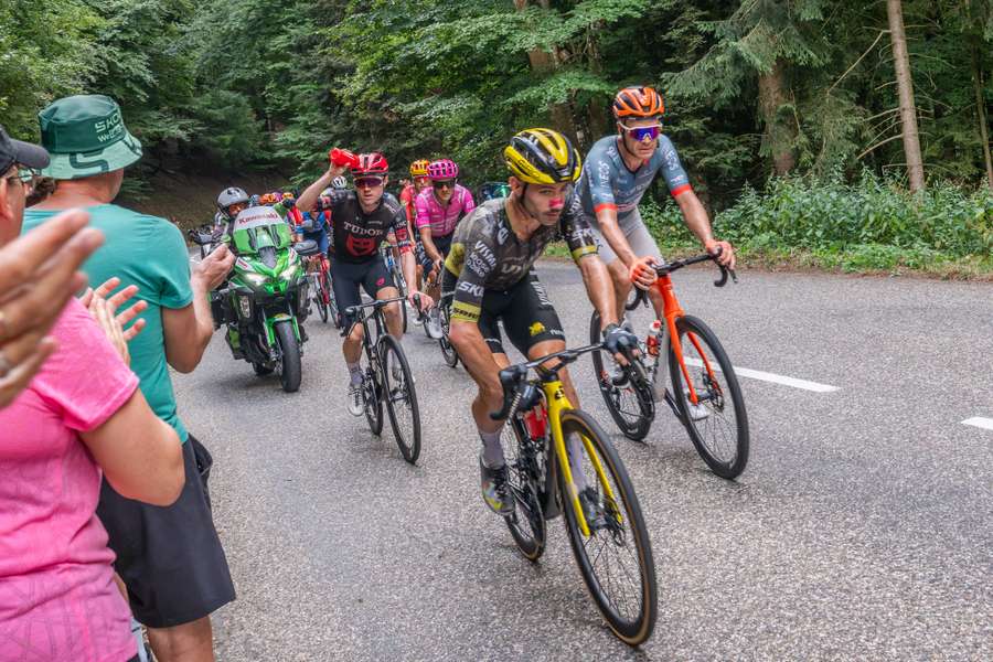 Le peloton sur la 14e étape. Le peloton sur la 14e étape.