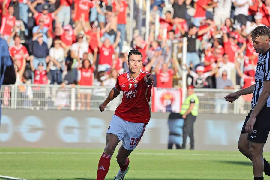 Musa depois de fazer o 2-0 do Benfica em Portimão
