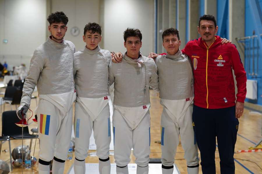 Echipa masculină de sabie a României, medaliată cu aur la Europenele de juniori