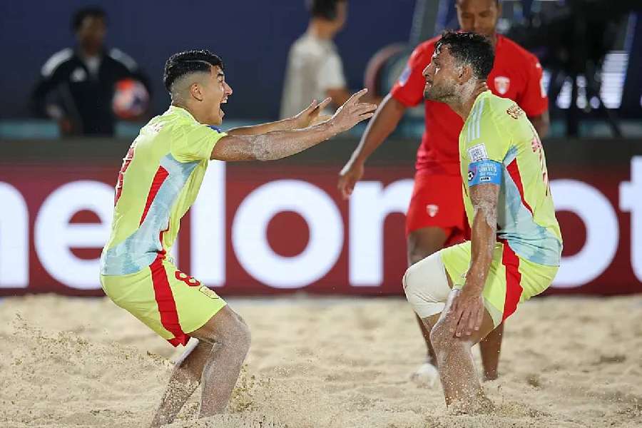 Jugadores de España celebrando 