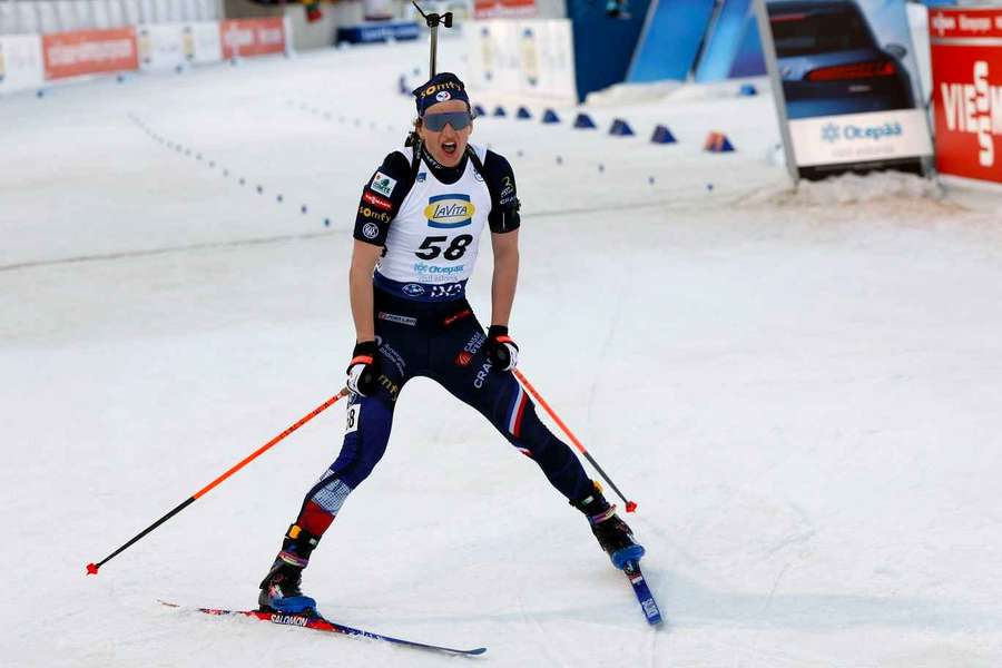 Simonová v cieli šprintu. Simonová v cieli šprintu.