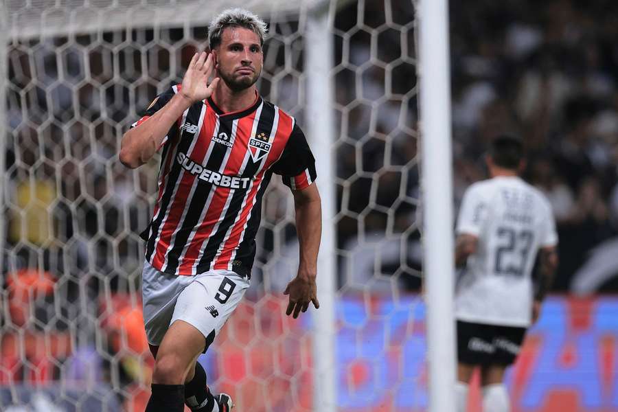 O São Paulo venceu o Corinthians pela primeira vez em Itaquera 