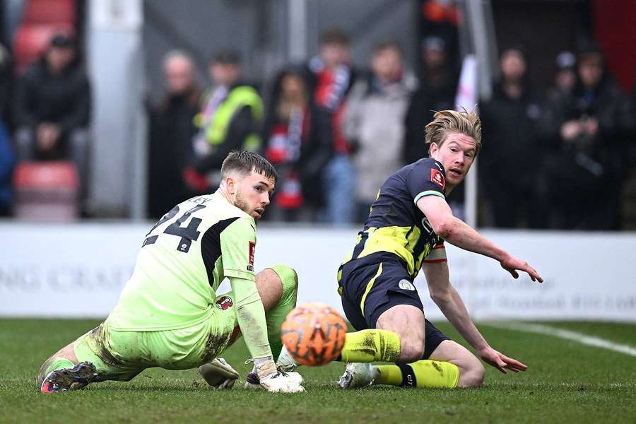 Manchester City, longtemps mené, a fini par éliminer sans briller le petit club de troisième division Leyton Orient (2-1).