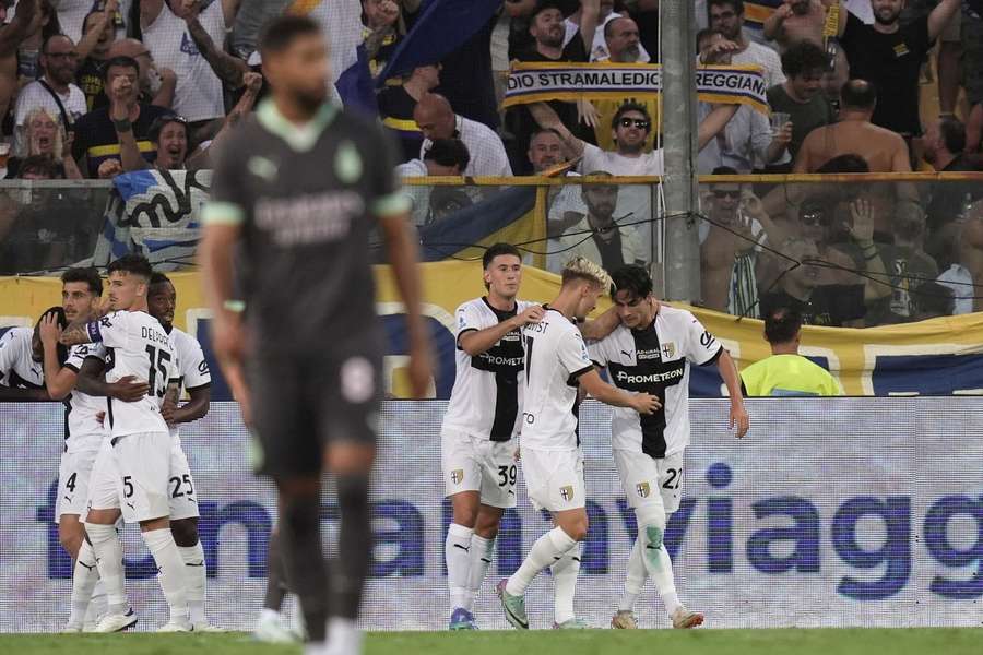 Parma won verrassend met 2-1 van Milan