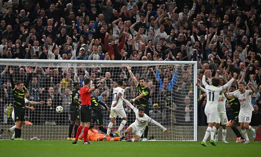 Bentancur fez o golo do Tottenham aos 80 minutos