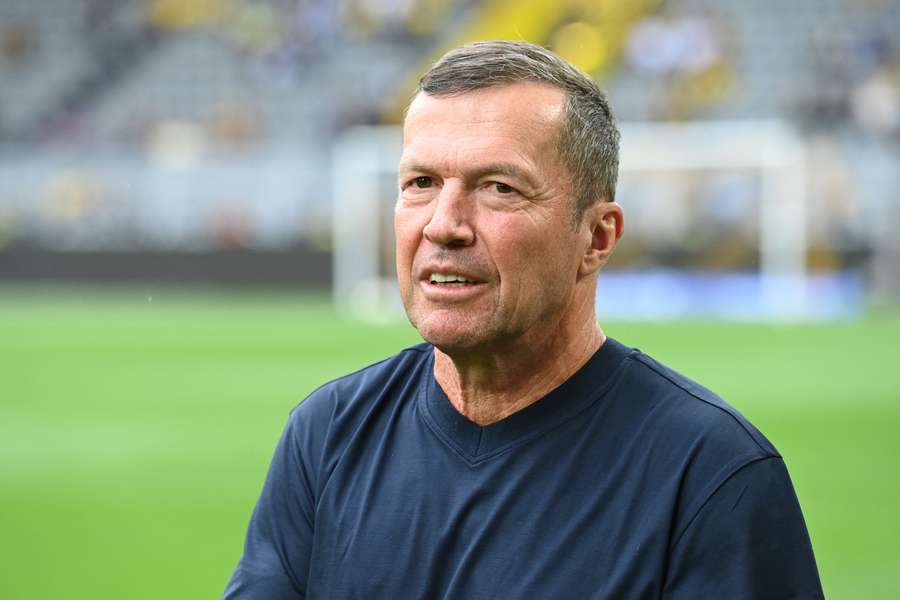 Lothar Matthäus sieht einen schweren Start auf Schalke 04 zukommen. Lothar Matthäus sieht einen schweren Start auf Schalke 04 zukommen.