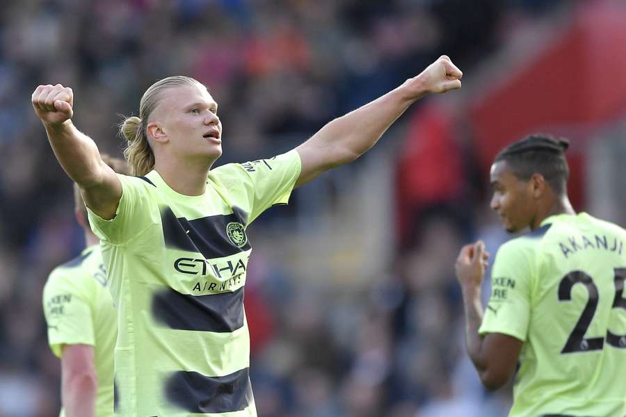 Erling Haaland maakte twee doelpunten voor Manchester City