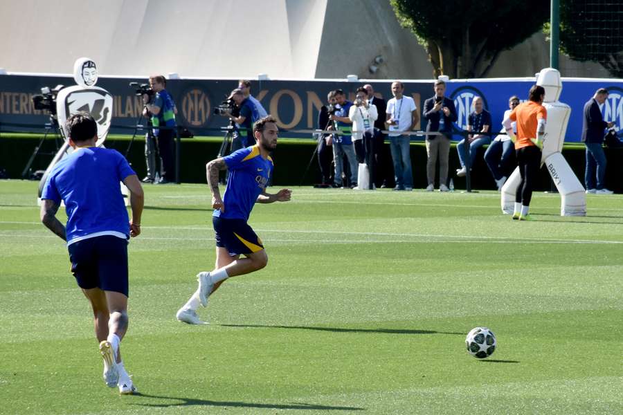 Hakan Calhanoglu în timpul unui antrenament