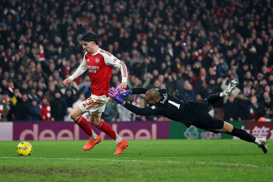Arsenal vence Chelsea e garante lugar na final da Taça da Liga Inglesa