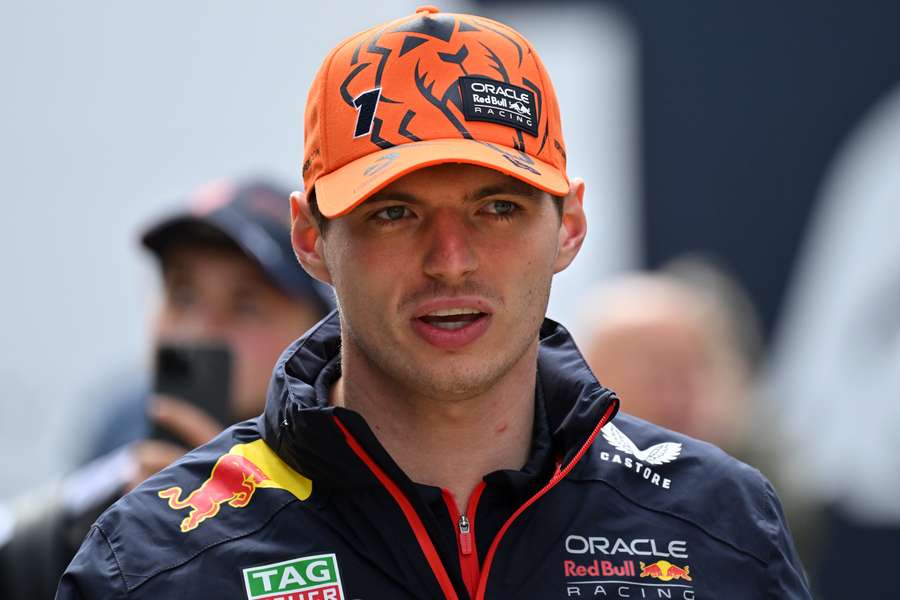 Verstappen dans le paddock de Silverstone ce jeudi.