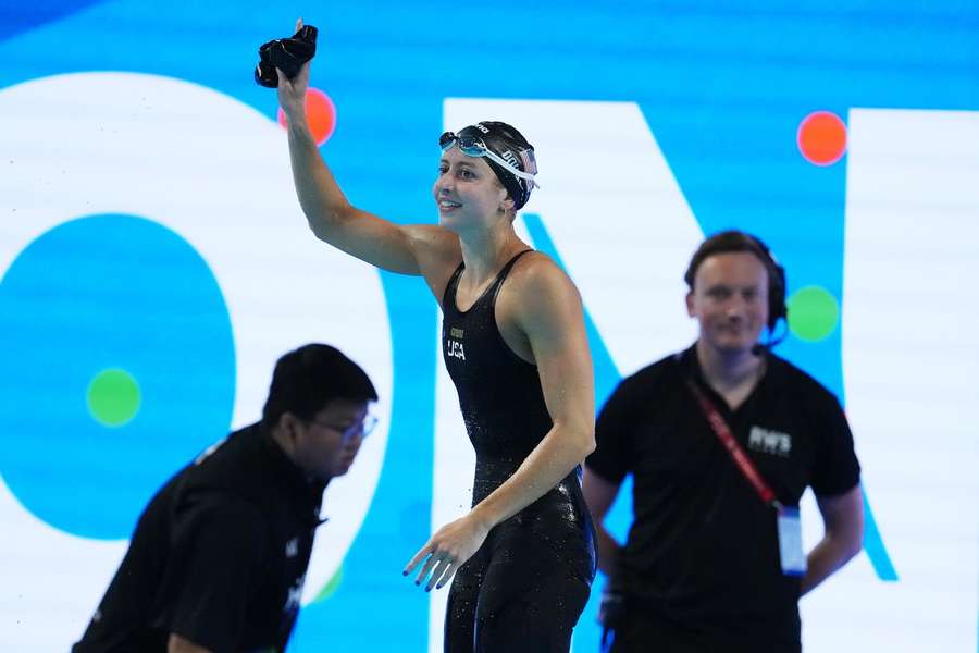 Kate Douglass venceu os 200 bruços, com 2.18,50 minutos, segunda melhor marca de sempre