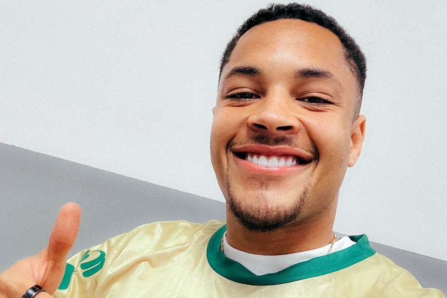 Vitor Roque é a contratação mais cara da história do futebol brasileiro