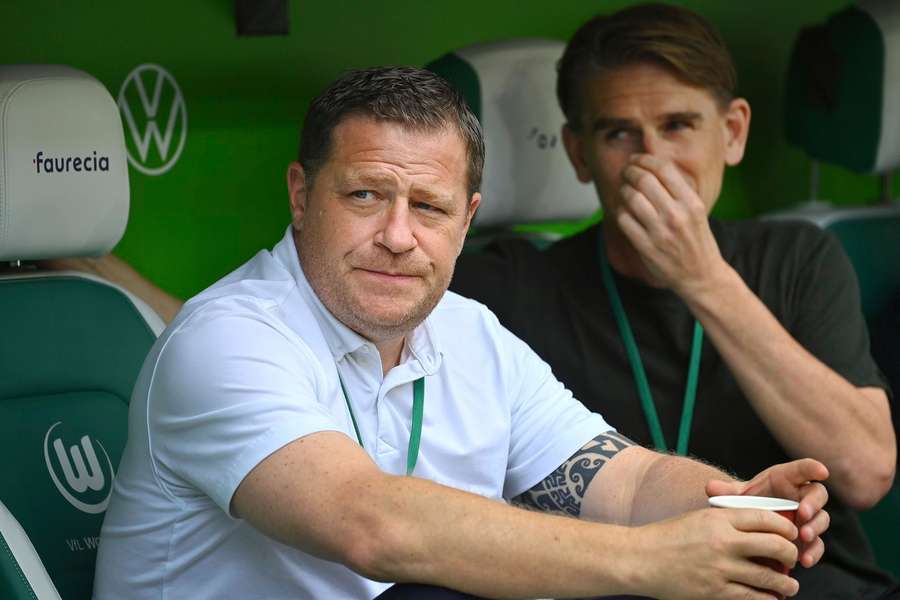 Sportvorstand Max Eberl und Sportdirektor Christoph Freund beim 3:2-Sieg in Wolfsburg.