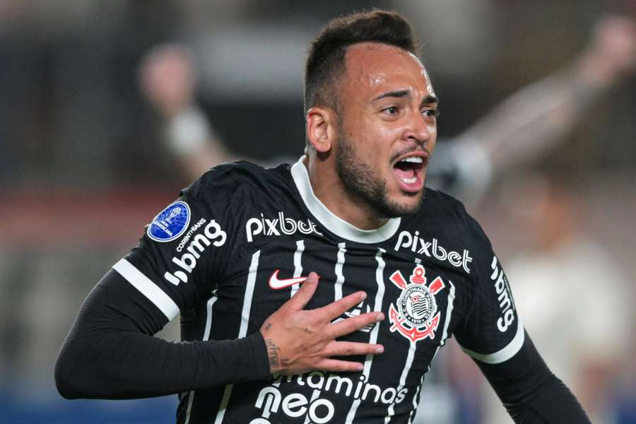 Maycon fez o primeiro do Corinthians em Lima