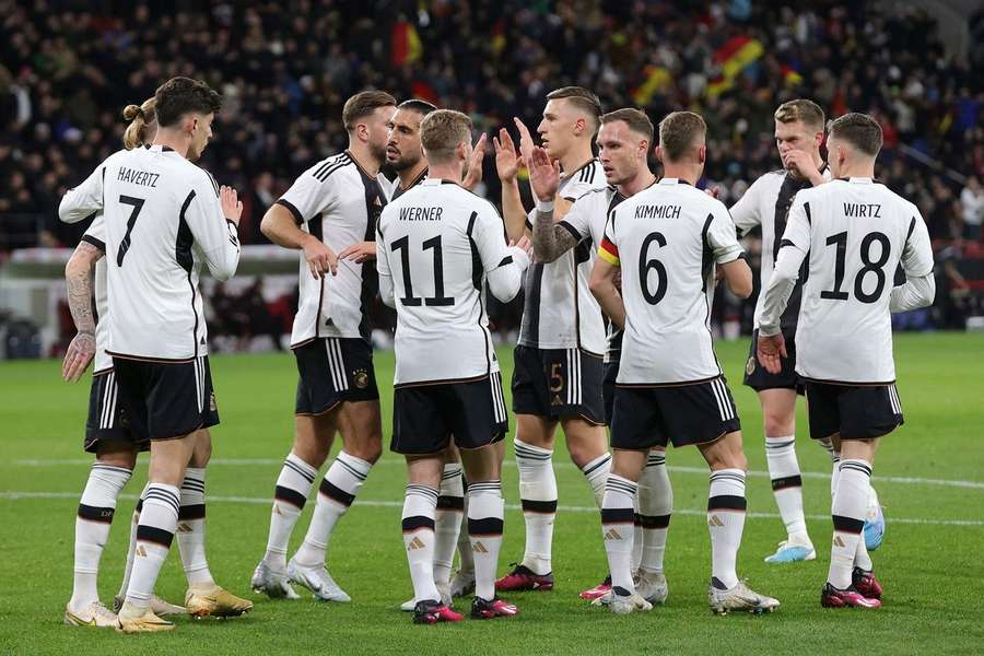 Deutschland bejubelt das 2:0 durch Füllkrug 
